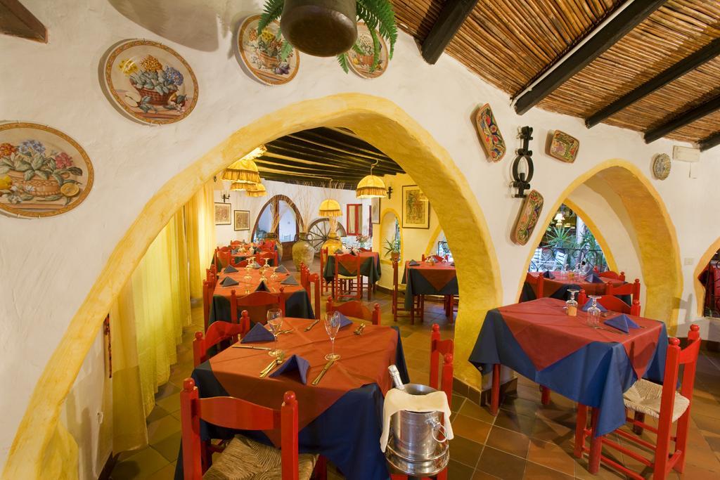 Camping Acapulco Hotel Palau Ngoại thất bức ảnh
